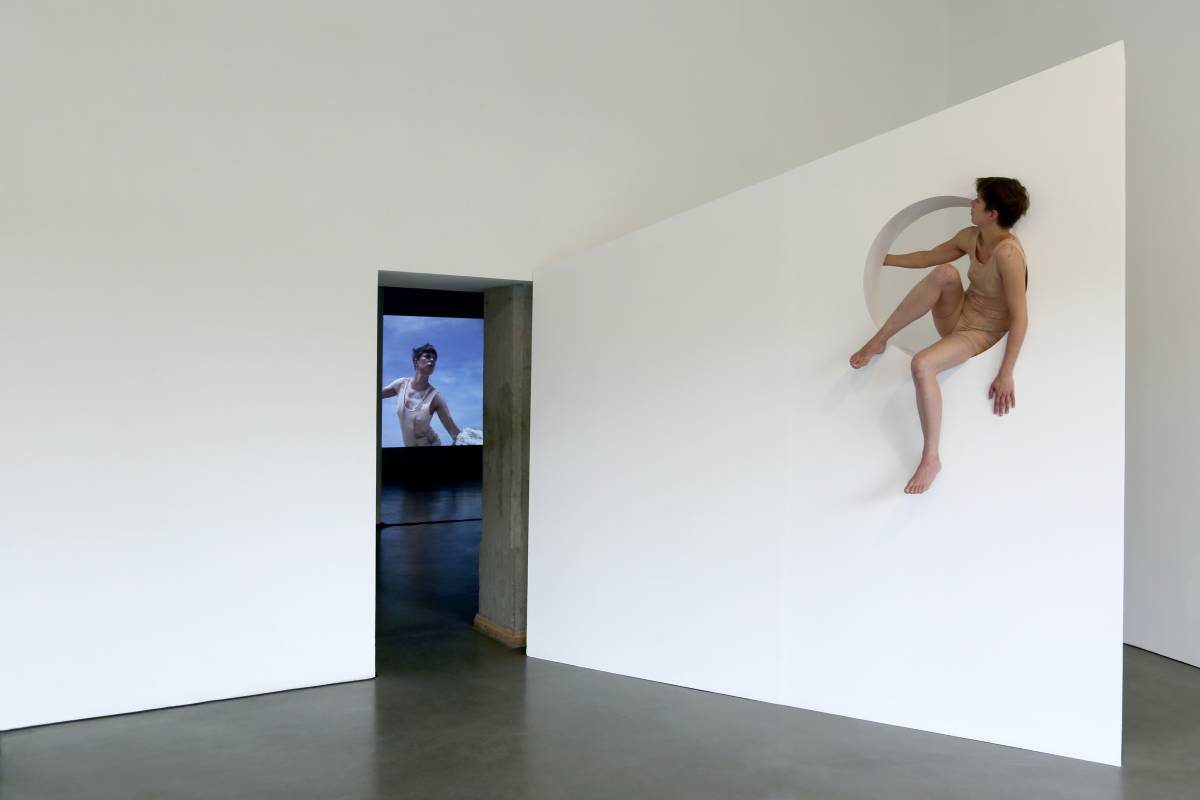 Au sol camaïeux, divers verts et marrons…